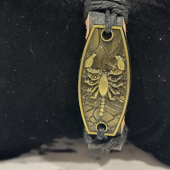 New Unisex Handmade Leather Scorpion  Bracelet - Picture 5 of 6